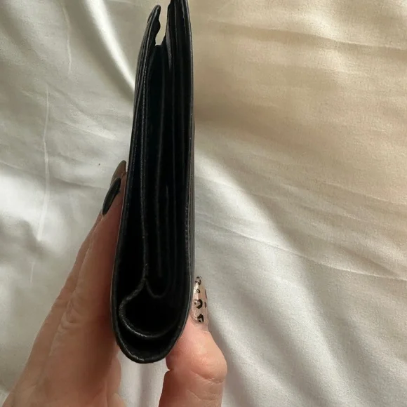 Louis Vuitton Black Epi Leather Wallet - Near Flawless - Picture 11 of 16